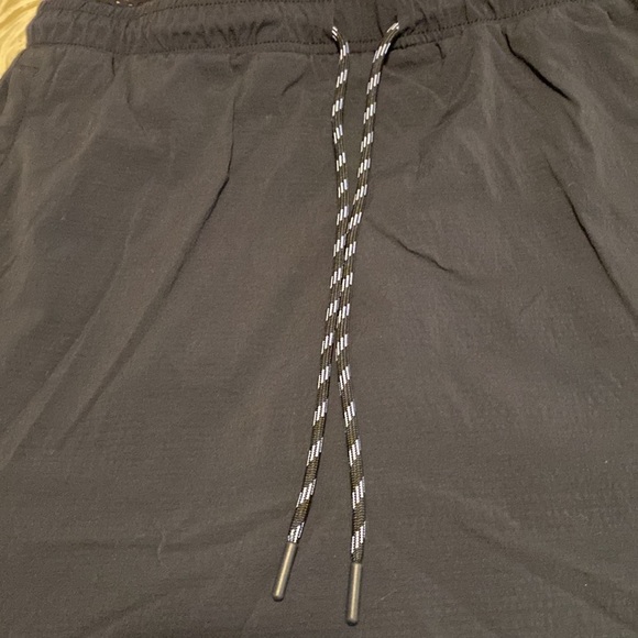 Athletica Crest skort size 6 color black with pockets it has shorts underneath - Picture 3 of 12